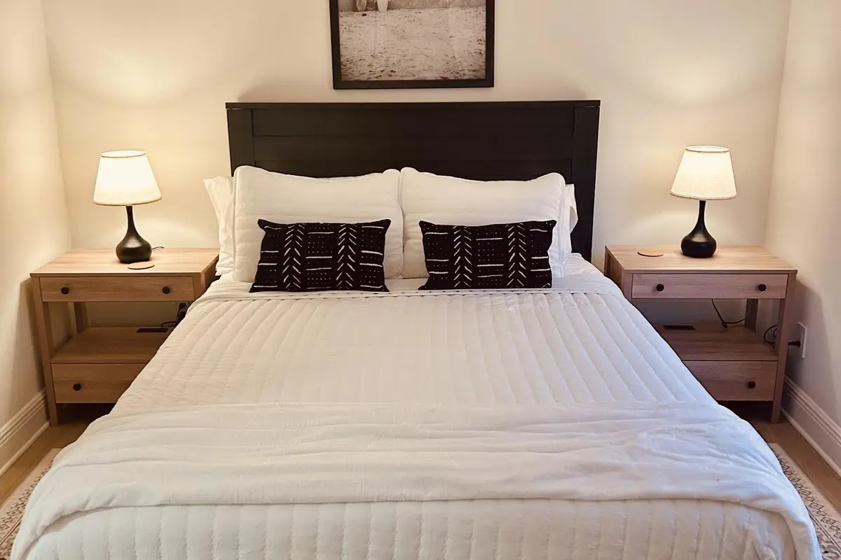 Queen guest room at Madison By The Sea