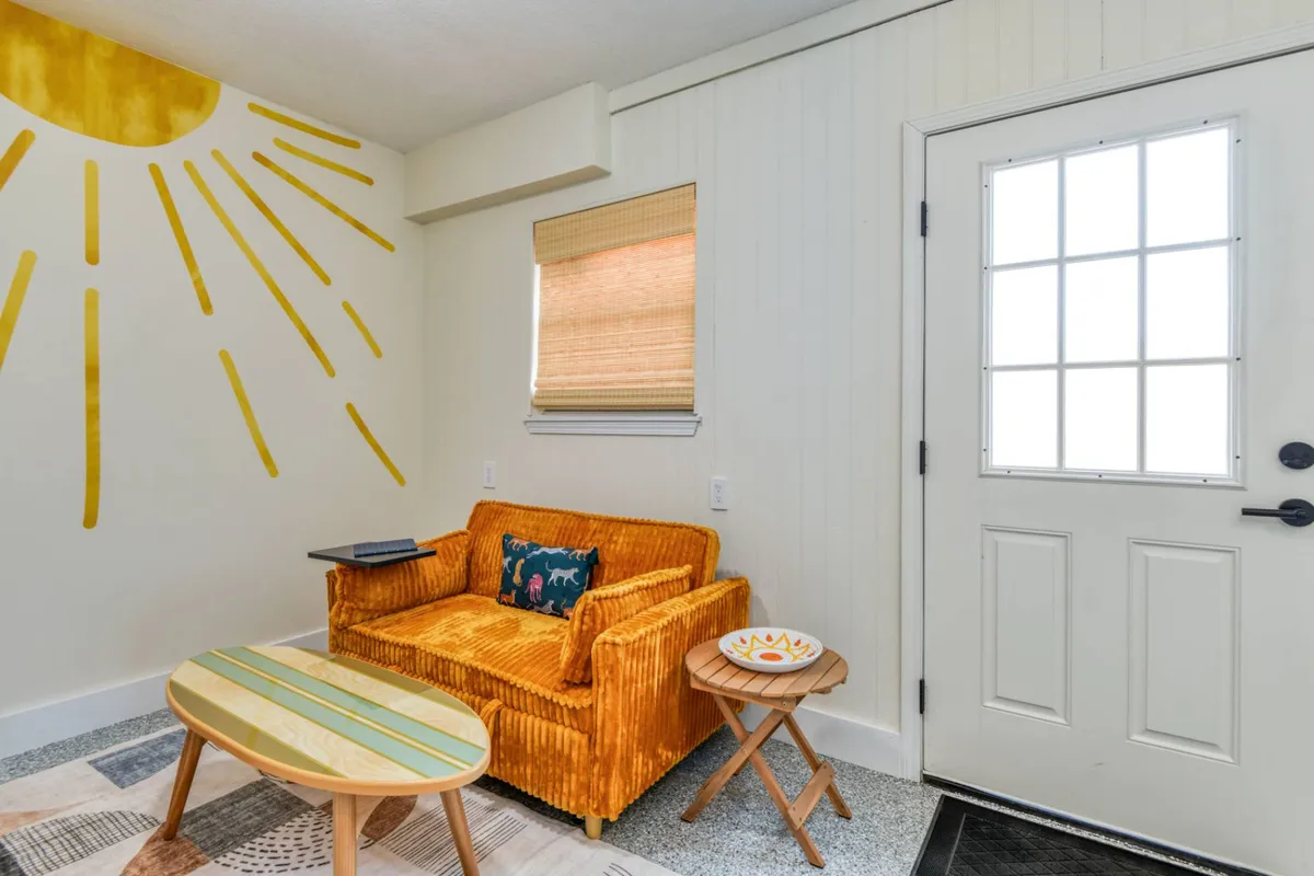 Bonus room lounge seating