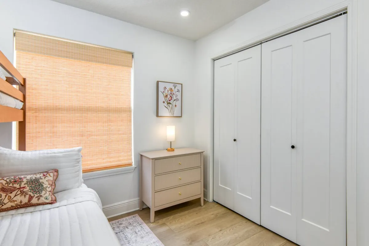 Bunk room, second view