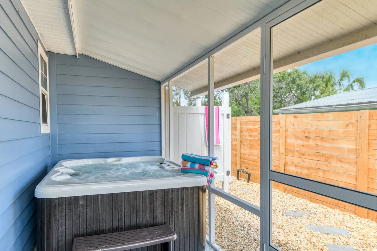 Hot tub on the screened porch
